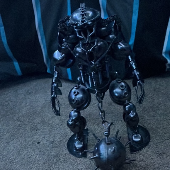 middle character - Picture 6 of 7